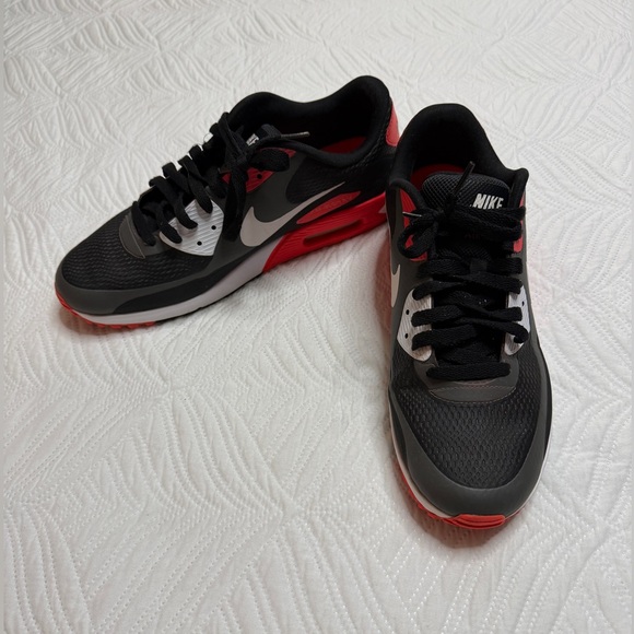 Nike Air Max 90 Golf Men’s Iron Grey Infrared Spike-less Athletic Shoes. Size 11